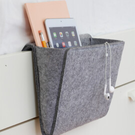 Vilten opbergzak voor aan het bed